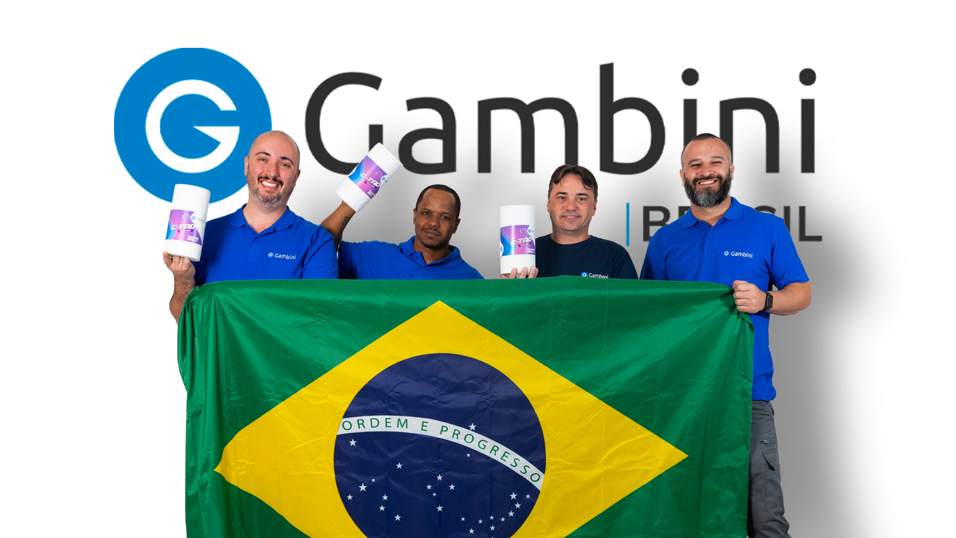 Quattro tecnici brasiliani con un asciugatutto Gambini in mano
